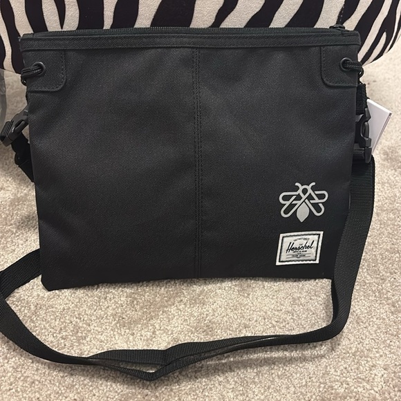 Hershel Nylon envelope style adjustable unisex shoulder crossbody bag new - Picture 15 of 17